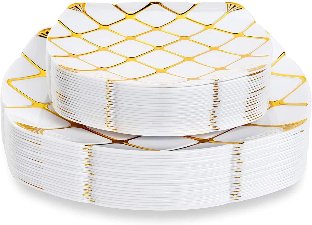 MATANA 40 Platos Cuadrados de Plástico Blanco con Patrón Dorado - 2 Tamaños: 20 x 26cm y 20 x 18cm - Resistentes y Reutilizables - Bodas, Cumpleaños, Navidad, Fiestas