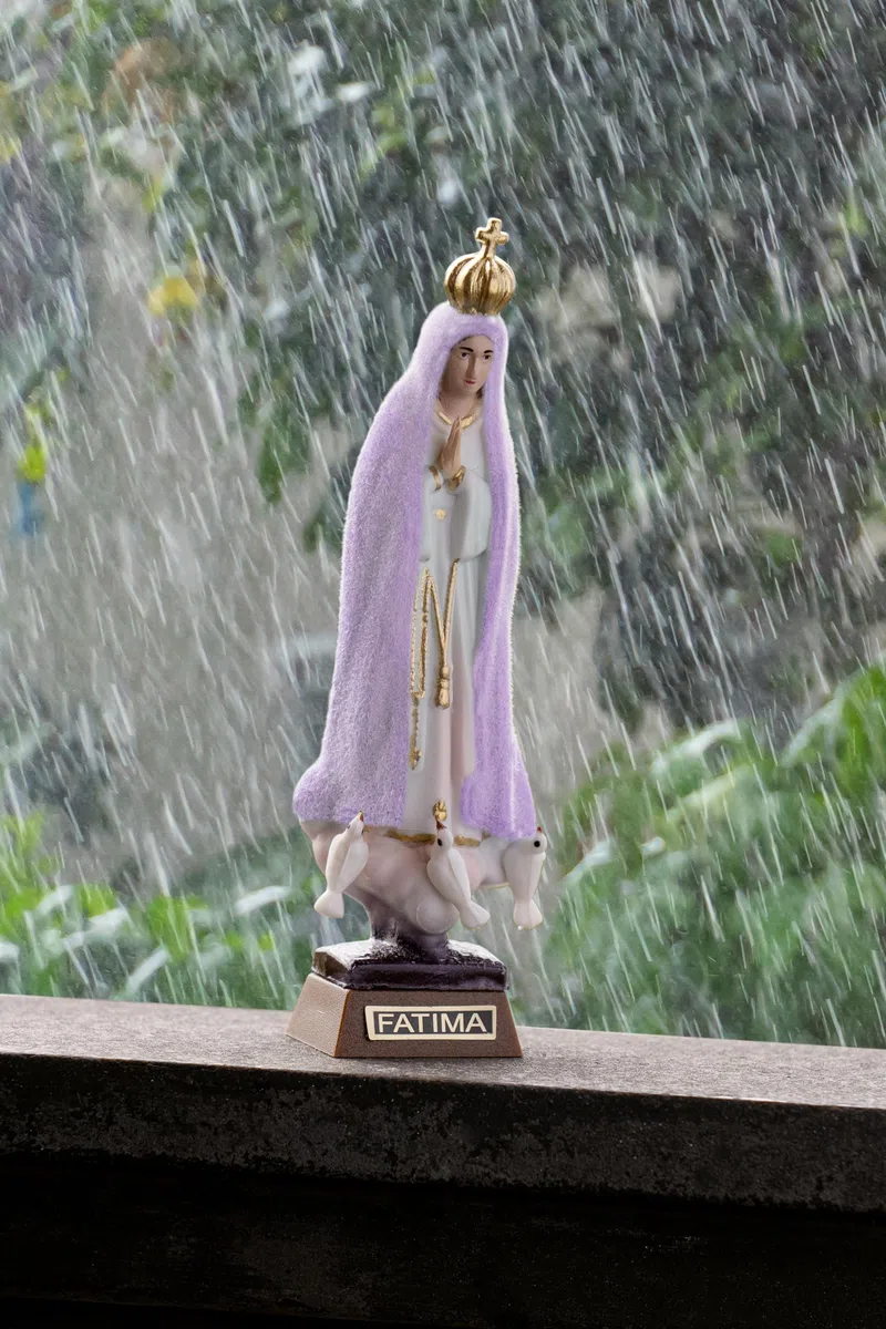 Estatua de la Virgen de Fátima. El Color Azul Indica Día Soleado, el Violeta Inestable y el Rosa, Día Húmedo o de Lluvia. Altura 12 cm. Figura Virgen Fatima