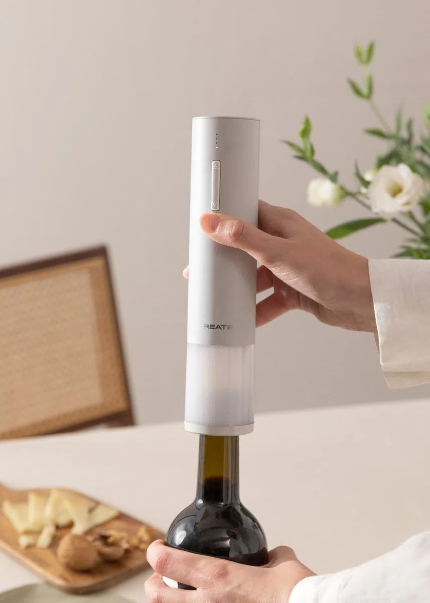 CREATE/WINE OPENER/Sacacorchos eléctrico con accesorios blanco roto/Autonomía para 50 botellas, 4 velocidades, indicador de batería, 4 accesorios, cargador USB-C, 15W