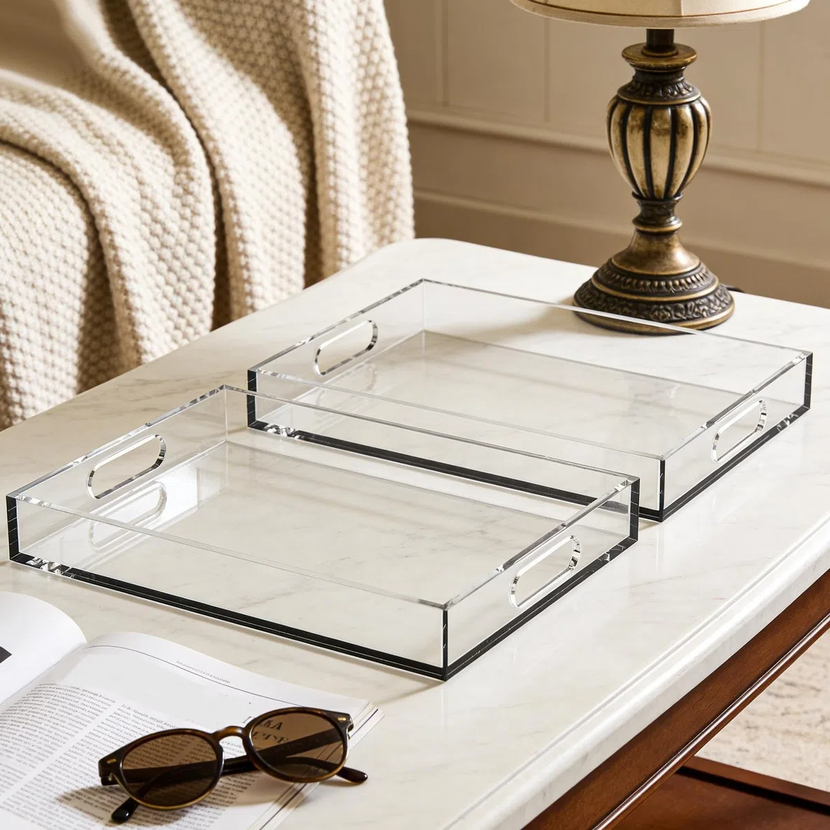Bandeja de Servicio Transparente Juego de 2, herméticas con asas, | Bandeja de Servicio Antideslizante de Acrílico Para Mesa de Centro, Alimentos, Baño, Cocina, Cafetería, Comed
