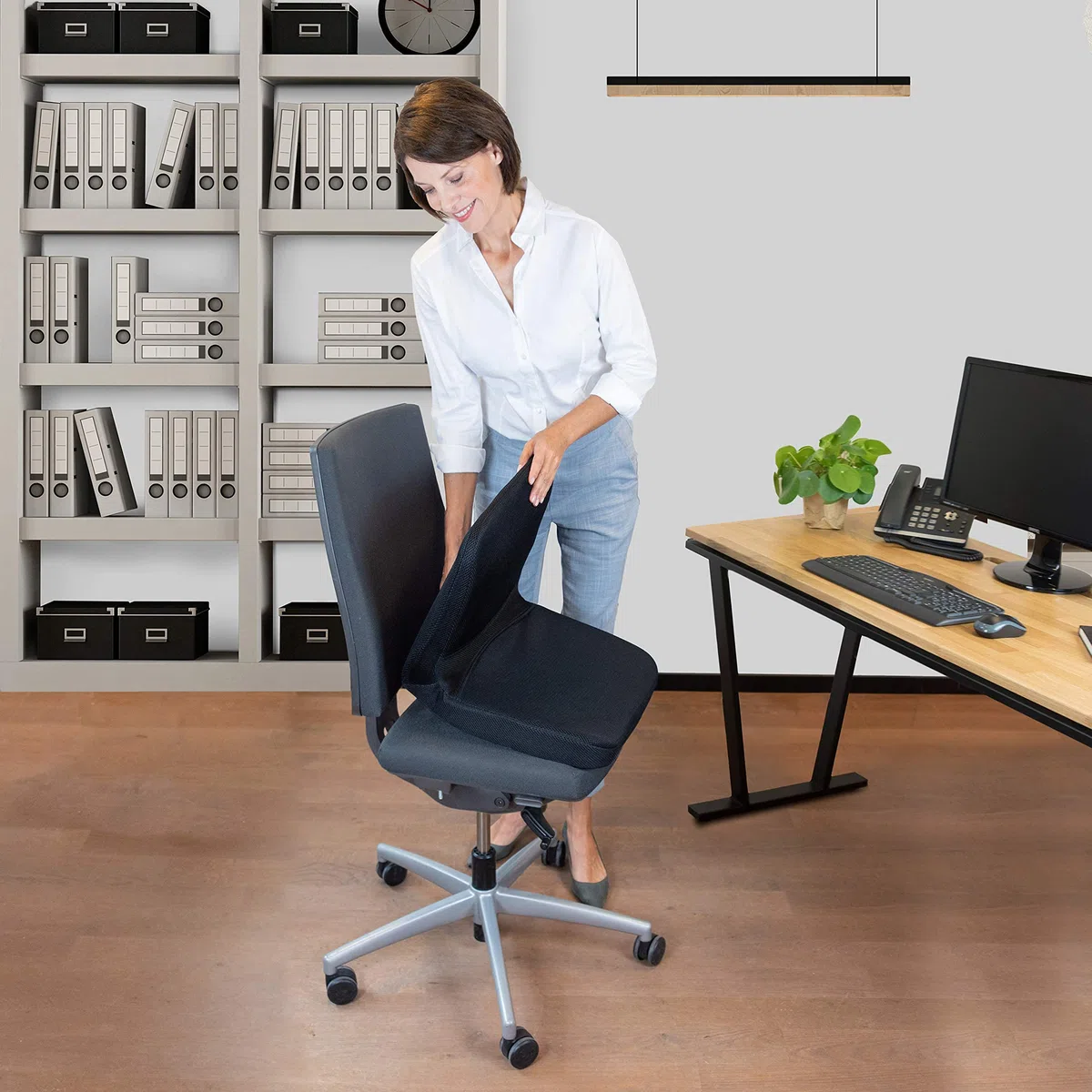 bonmedico Cojín 2 en 1 Lumbar y Asiento L Viscoelástico | Cojín combinado para silla con soporte lumbar, espuma memoria, funda lavable y base antideslizante.