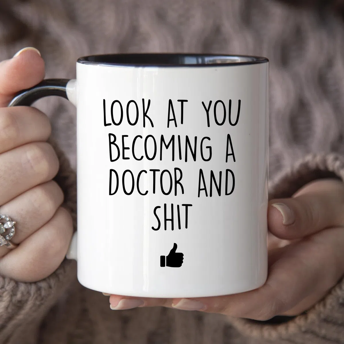 YouNique Designs Taza de café Future Doctor, 325 ml, blanca, divertida taza de estudiante de medicina, taza de escuela de medicina (mango negro)
