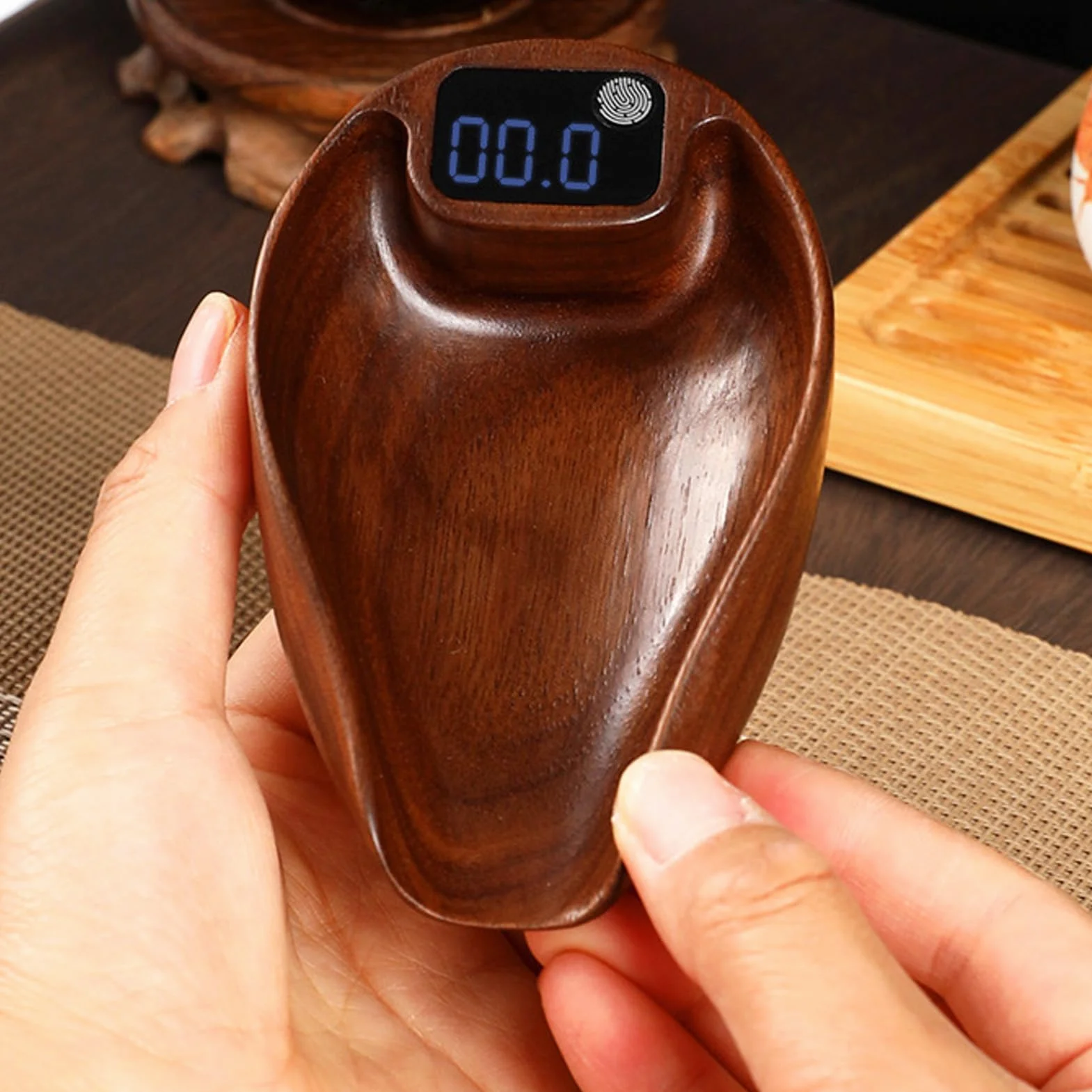 Fdit Báscula de té de Madera, Báscula de Cocina Elegante Recargable Color Nogal Digital Coffee Steelyard para Verter sobre café y Hornear