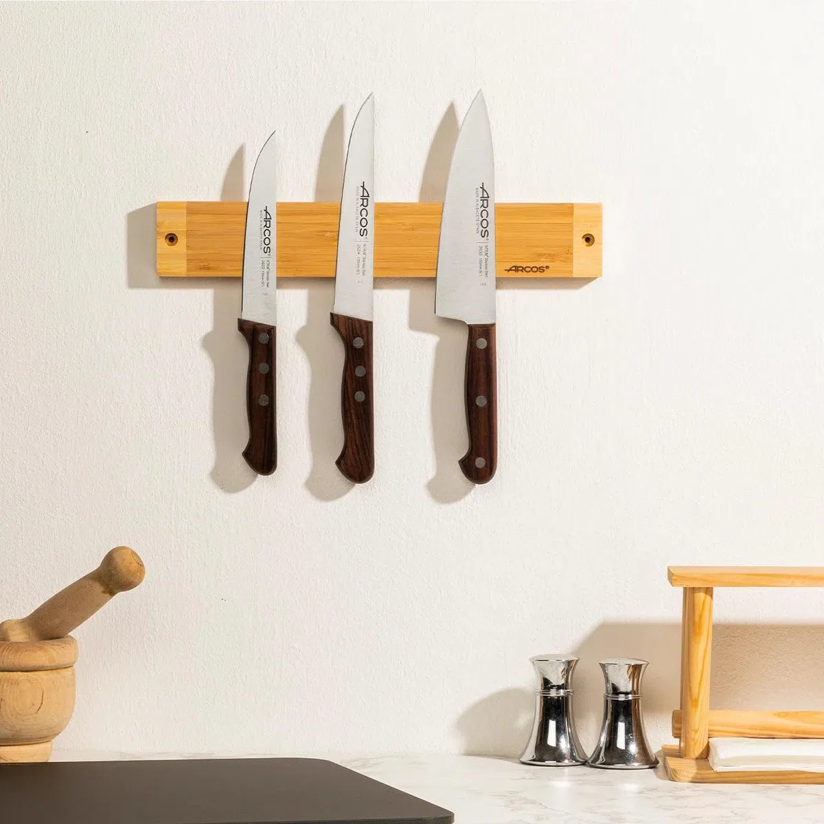 Arcos Soporte Magnético para Cuchillos de Bambú, Organizador de Cocina, 300 x 45 mm, Marrón, Almacenamiento Seguro y Elegante, Serie Bamboo