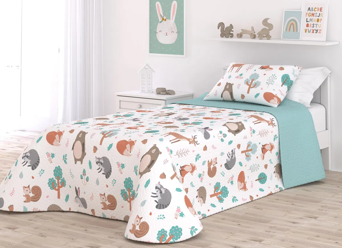 Victorio & Lucchino Colcha Infantil de Verano y Primavera. Ligera Colcha cubrecama de Microfibra. Incluye Funda de cojín. (Bosque con COJÍN, Cama 105cm)