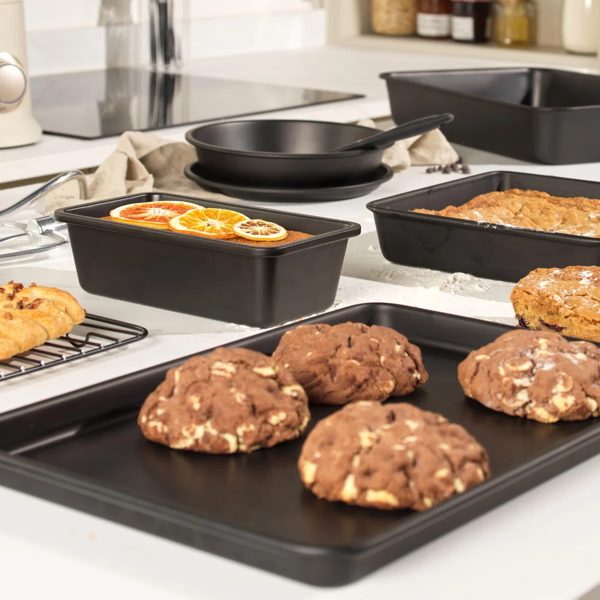Salter BW12572EU7 Set de hornear de 7 piezas - bandeja para hornear, molde para pastel, molde para tarta, para pan de molde, molde para brownie, molde para asar, rejilla para enfriar, antiadherente