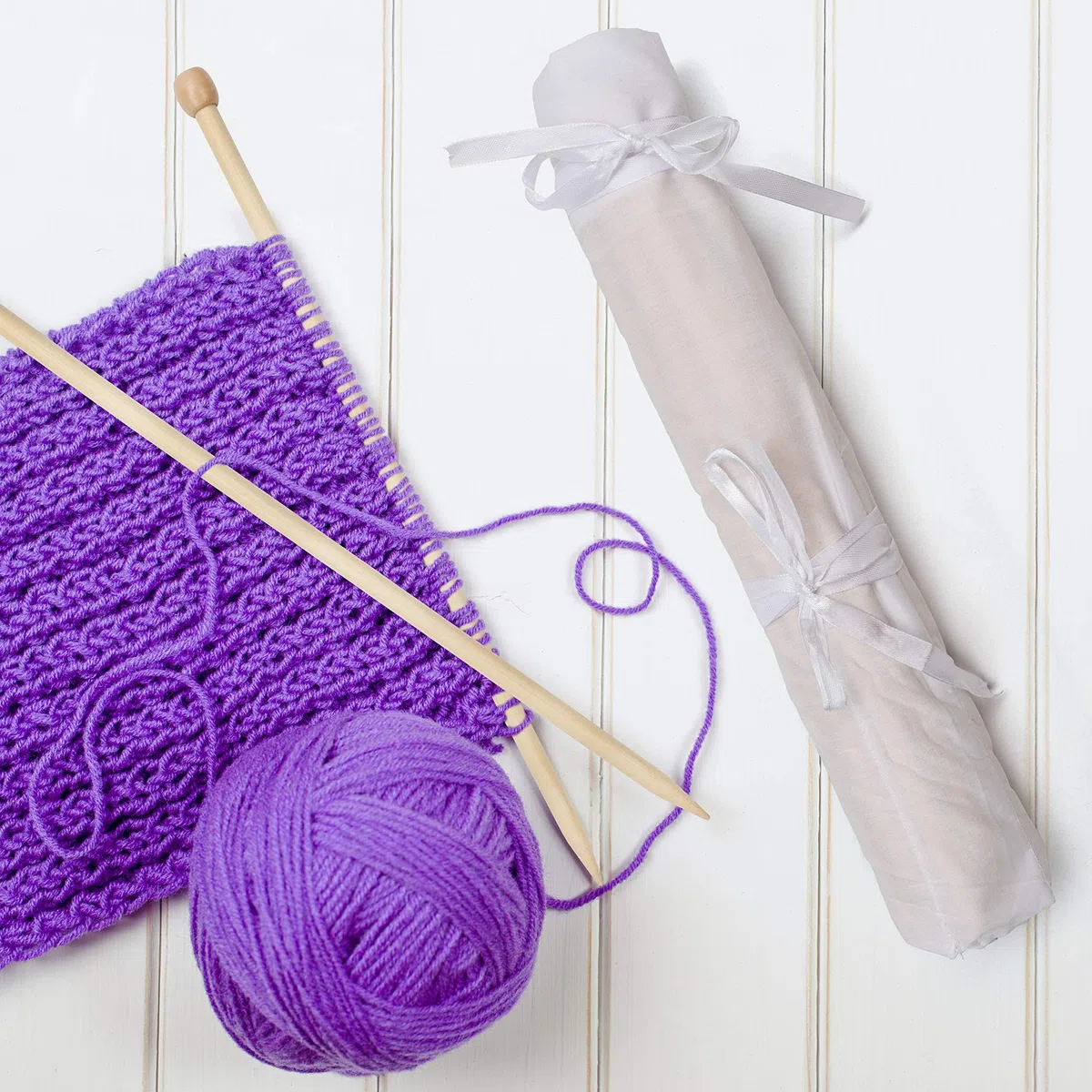 Agujas de Tejer de Bambú – Set de 16 Pares de Agujas para Tejer Rectas de Madera con Estuche de Almacenamiento – Una Punta Tamaños 2 mm a 12 mm – Cada Aguja Mide 34 cm Principiantes y Expertos
