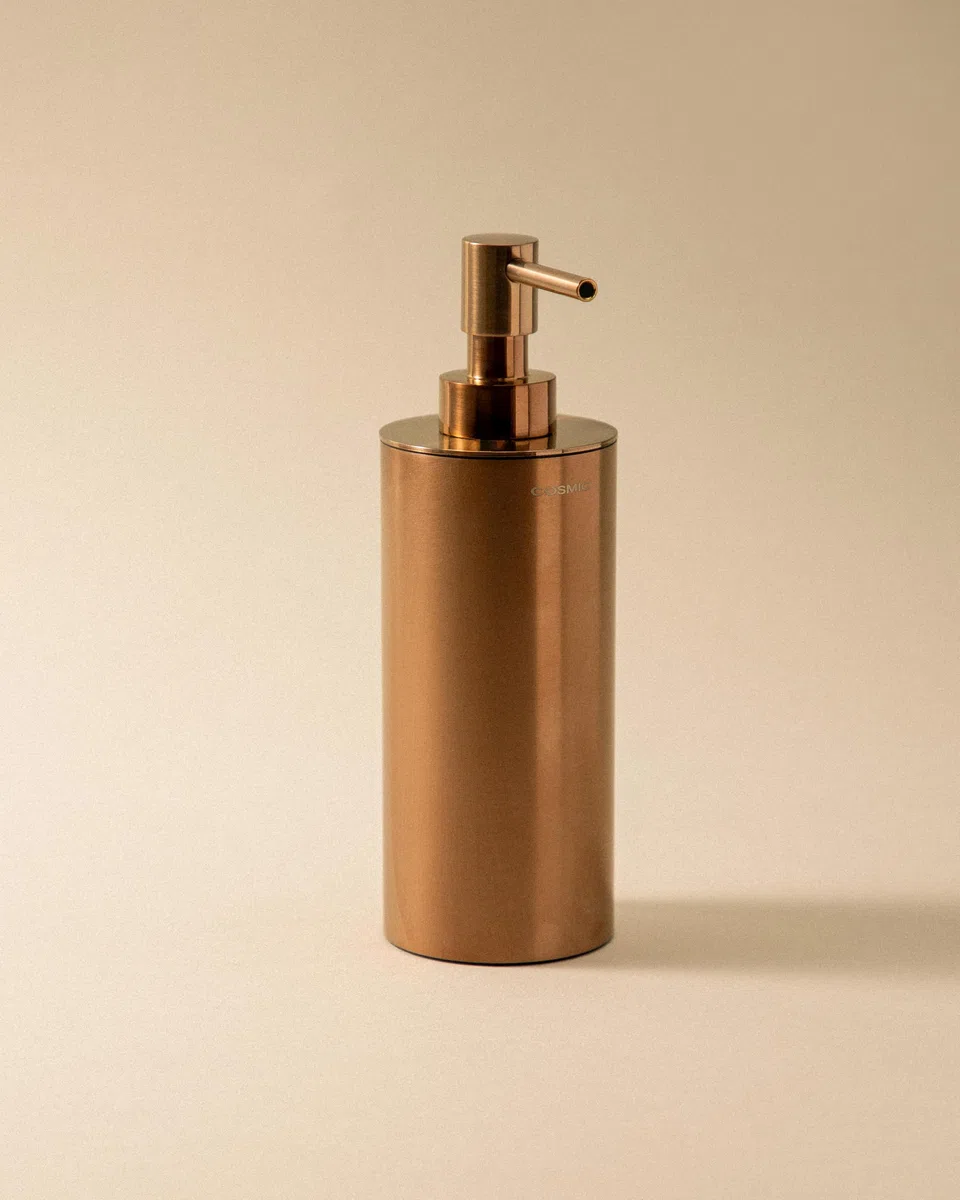 COSMIC Architect SP Dispensador de Jabón para Baño de Diseño Elegante y Circular. Dosificador de Encimera para Aseo y Cocina de Metal. Accesorio Recargable de 240 Ml en Color Cobre Cepillado