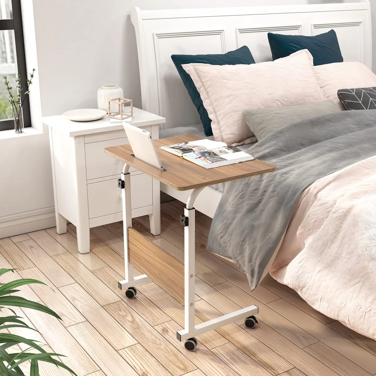 SDHYL Mesa Auxiliar Portátil Movible con Ruedas Escritorio Pequeño de Altura Ajustable Soporte para Portátil para Sofa Cama Mesa para PC para Estudio, Puesto de Trabajo + Ranura para Tableta Roble