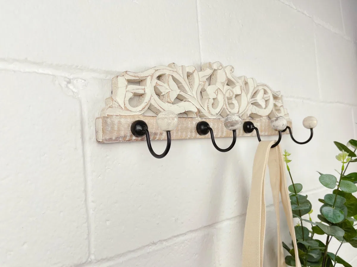 Perchero de pared mango madera tallado floral metal con 4 colgadores resistentes 40x9x13 cm (Tallada floral)