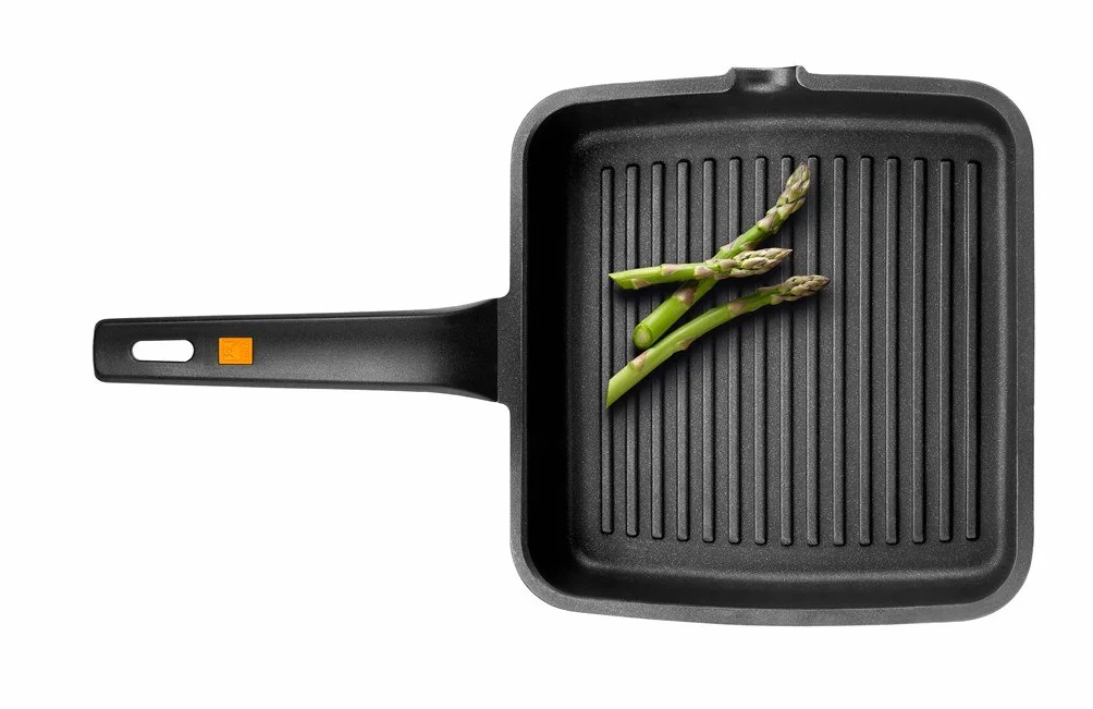 BRA Efficient | Grill asador con rayas, aluminio fundido con antiadherente, apto para todo tipo de cocinas incluido inducción, libre de PFOA, negro, 22 x 22 cm