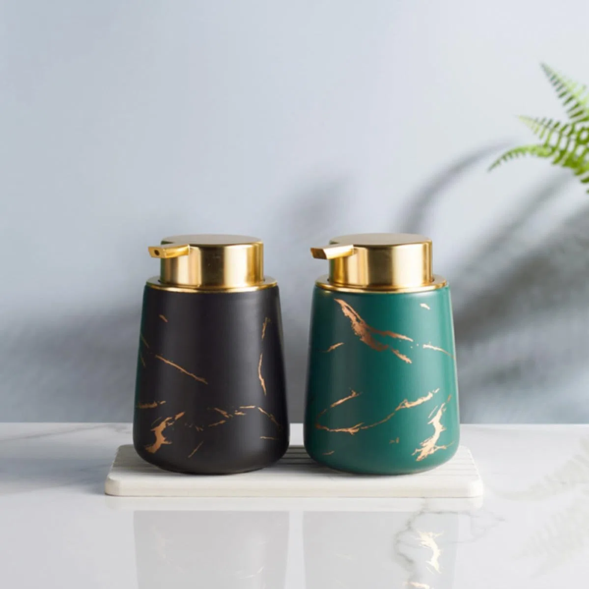 ABOOFAN Juego de Baño Superficie Lisa Caja para Cepillos de Dientes y Botella de Loción de Cerámica Negra y Diseño Elegante para Accesorios de Baño
