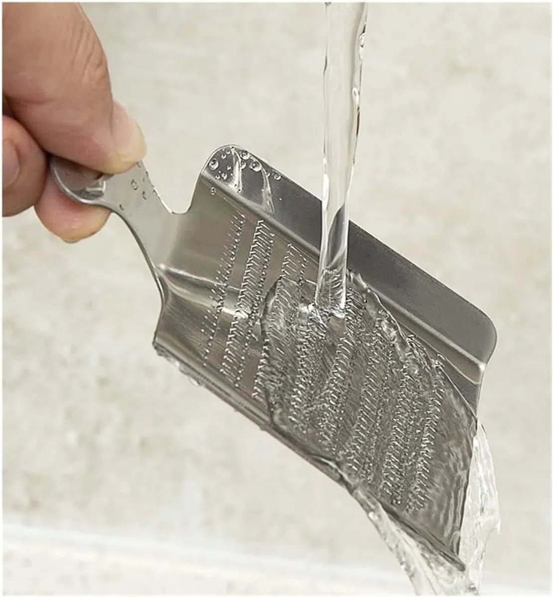 Prensa de ajos Picador, triturador de Jengibre y ajos escurridor de Acero Inoxidable para Picar finamente Especias sin ensuciar ni salpicar, Plata, 11 * 7 * 3,5 cm