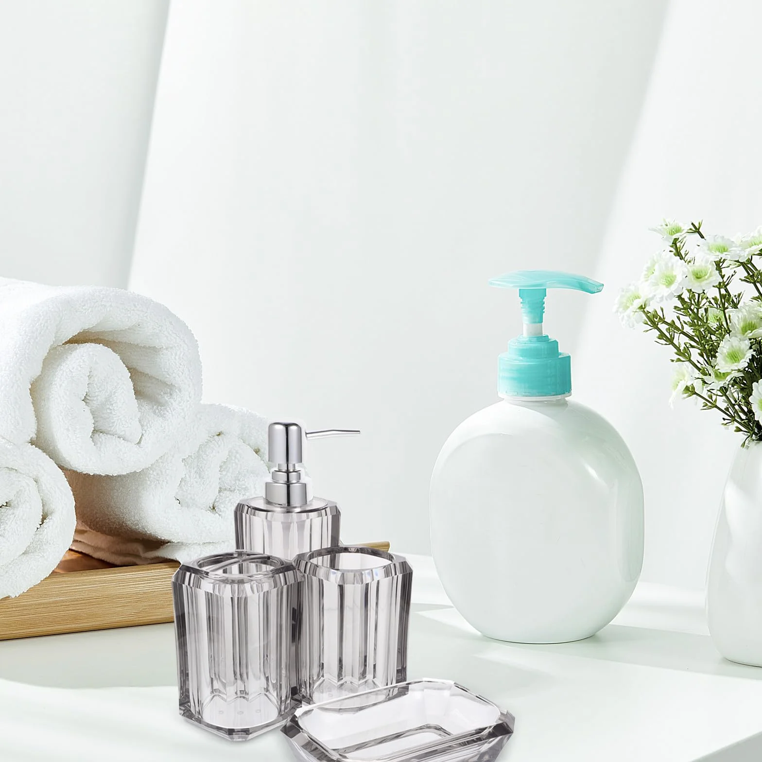 Didiseaon Juego de Accesorios para Baño en Acrílico Transparente Dispensador de Jabón y Vaso para Cepillo de Dientes, Diseño Elegante para Mantener Ordenado el Baño