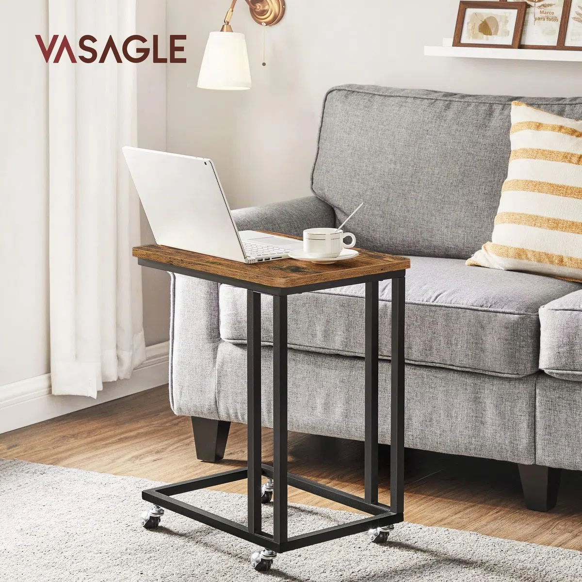 VASAGLE Mesa Auxiliar de Estilo Industrial, Mesa Lateral con Ruedas y Pies Ajustables, para Dormitorio, Marco de Acero, FÁcil de Montar, MarrÓn RÚstico y Negro LNT50X