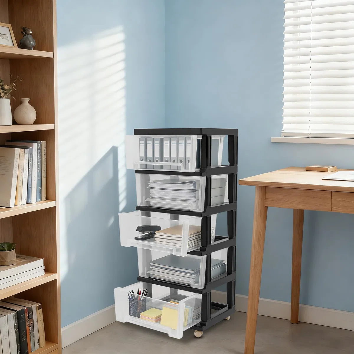 Torre de almacenamiento 5 cajones 40 cm negro, mueble de plástico con ruedas | 5 cajones, 40 x 33 x 98 cm, PP negro, transparente, ruedas, sin BPA, para A4