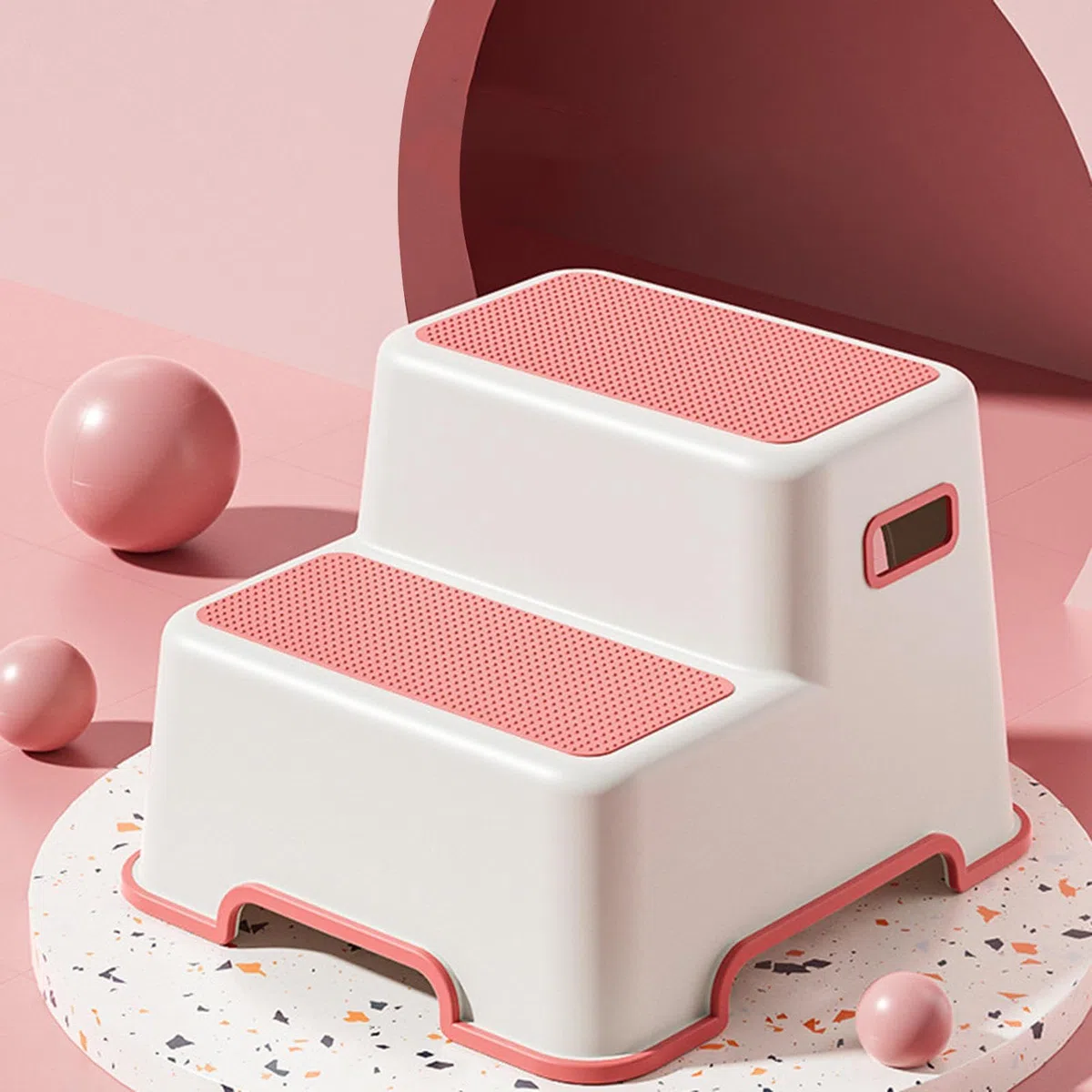 Escalón para niños pequeños, para entrenamiento de ollas, patas de goma antideslizantes, diseño reclinado, seguro para baño y cocina, color rojo, uso universal