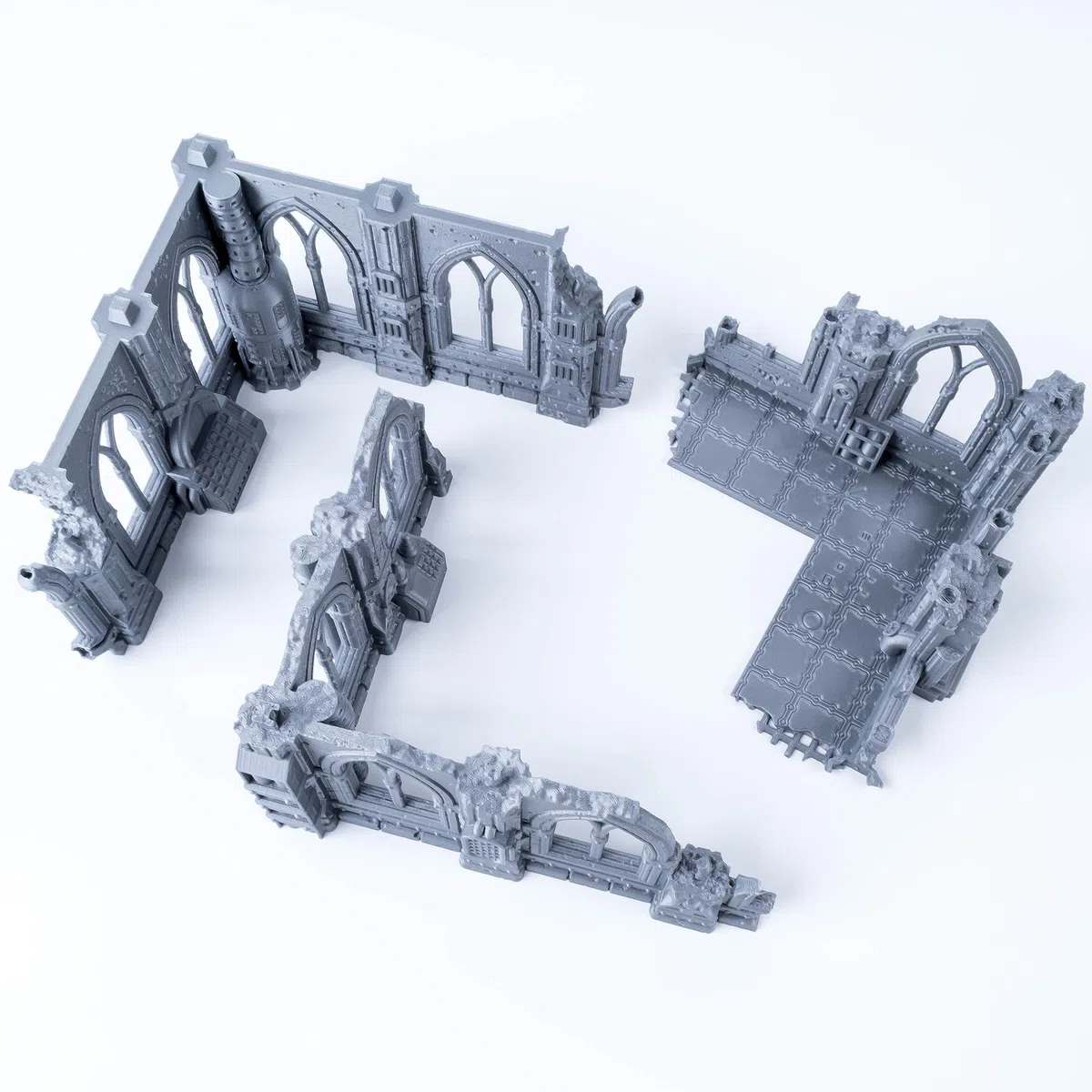 Serie Gothic Ruins - Set 2: Ruina bifurcada con secciones de dos pisos y una sola planta, escala de 28/32 mm