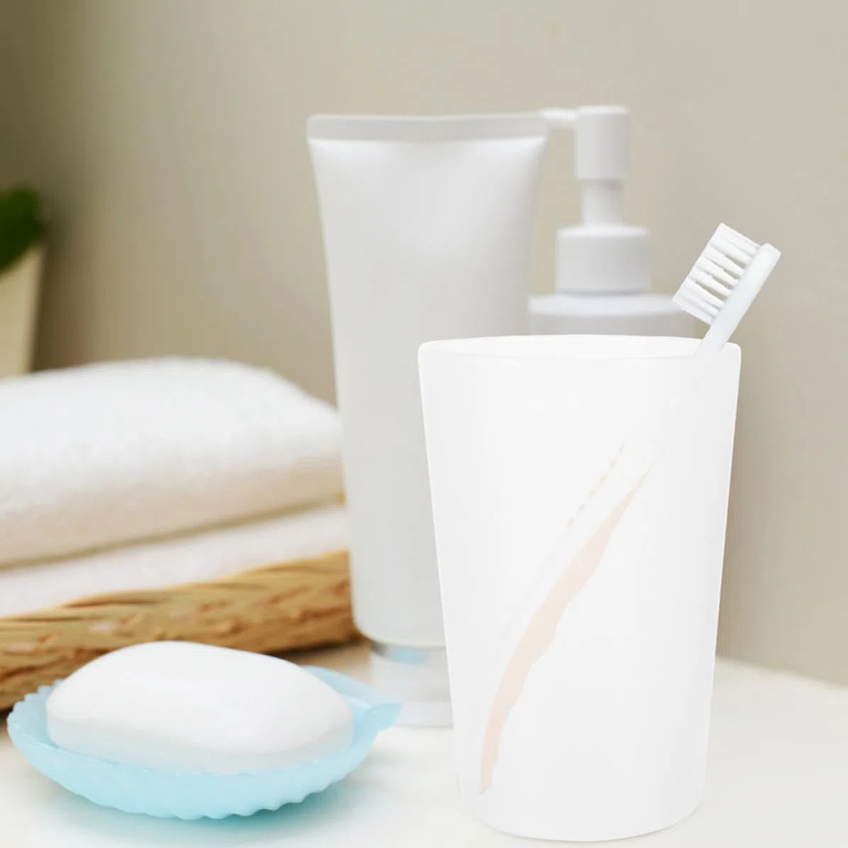 Juego de 12 Vasos para Baño de Plástico Blanco, Minimalistas y Fáciles de Manejar, Porta Cepillos de Dientes y Enjuague Bucal para Uso Diario