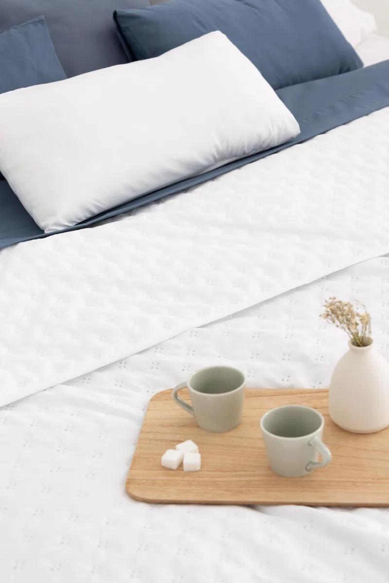 Todocama – Colcha boutí Fina con diseño Estrella, para Primavera, Verano, otoño e Invierno. 100% Microfibra Extra Suave. Cubre Cama Multiusos. Cama 140/150/160-250x260cm Blanco