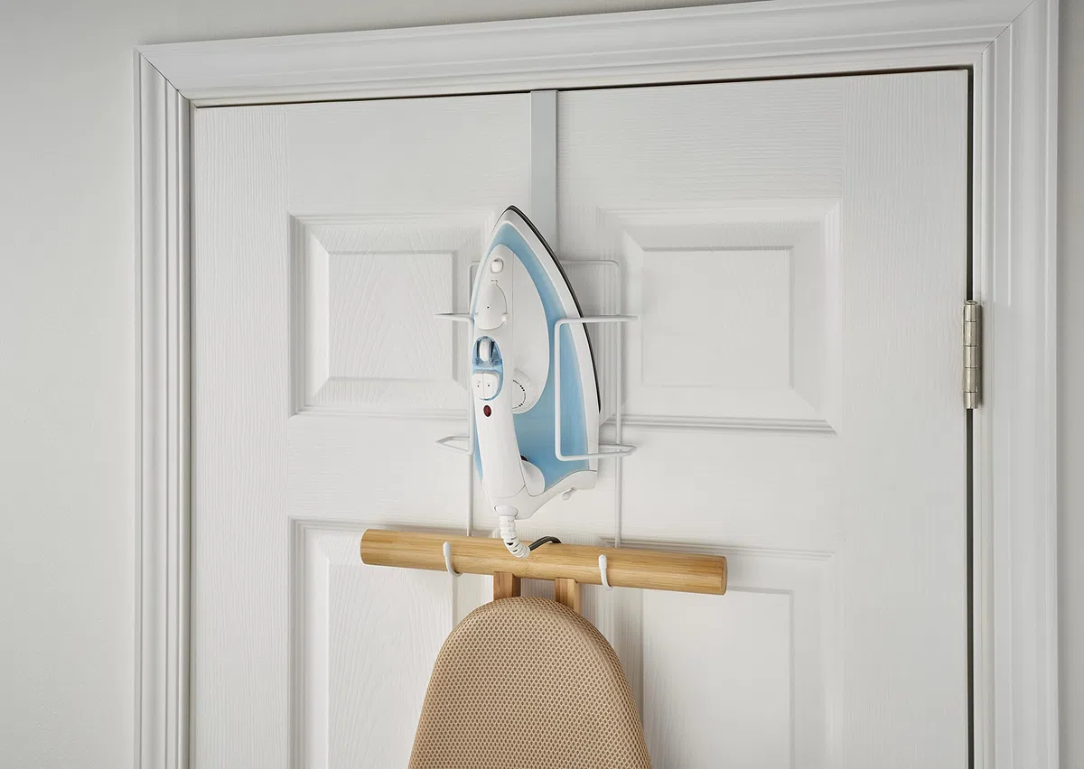 ClosetMaid Over The Door or Wall Mount Iron Estación de Planchado sobre la Puerta, Acero aleado, Blanco, 46.7 cm x 19 cm x 9 cm