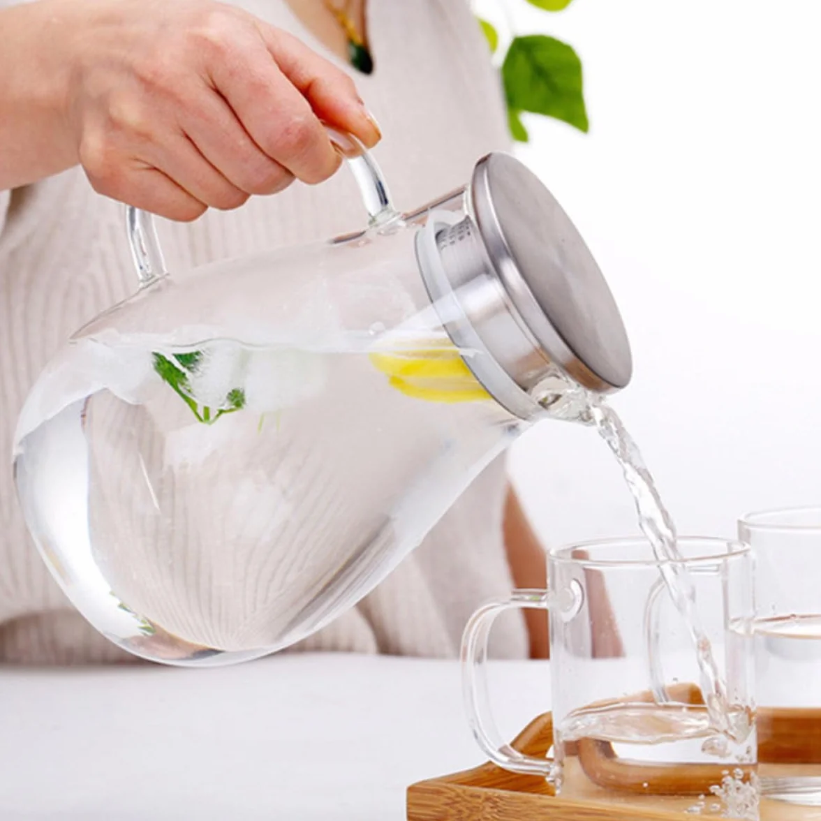 NOLITOY Jarra de Agua Fácil de Limpiar de Vidrio Gran Capacidad y Tapa de Acero Inoxidable y Conveniente para Servir Hogar o Fiestas