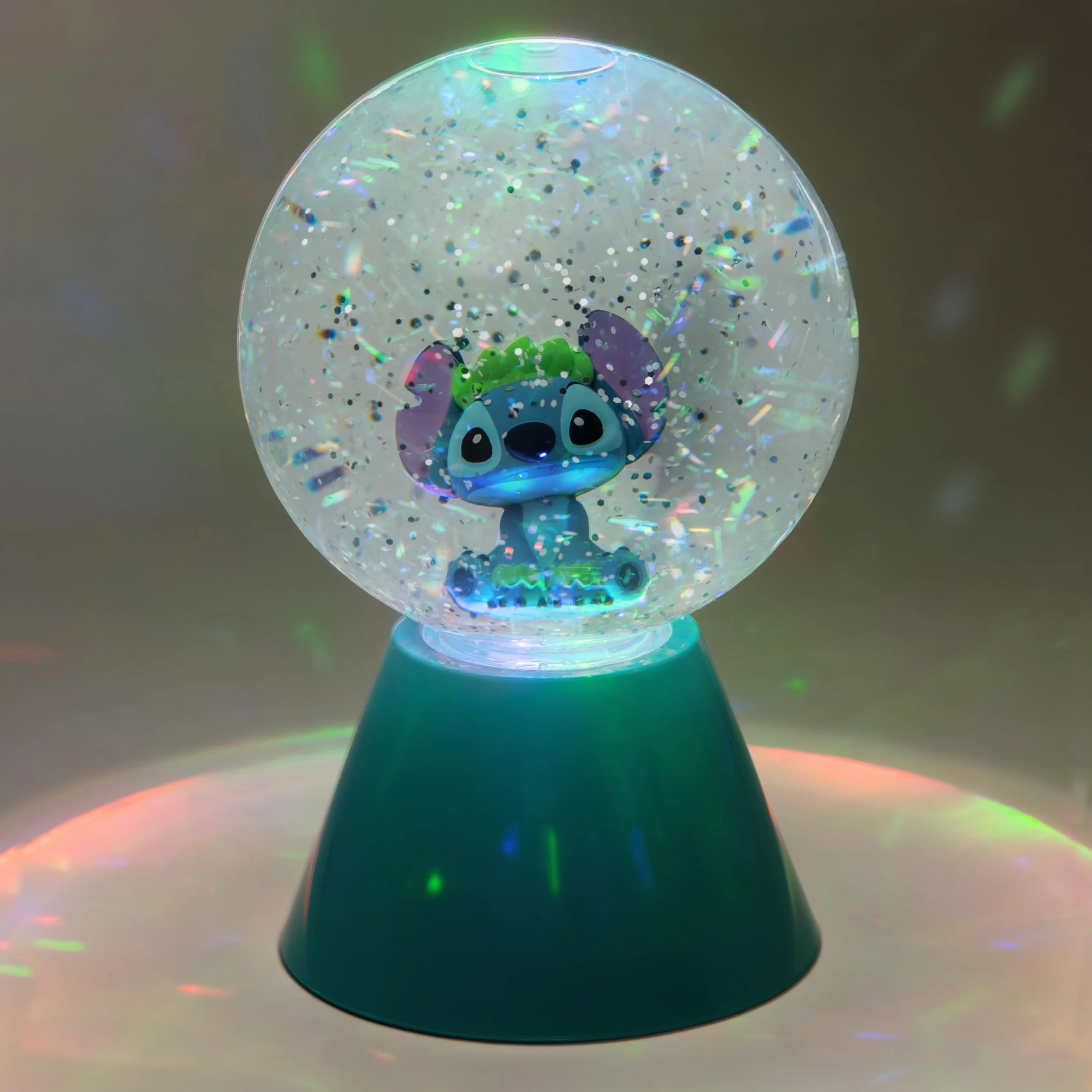 Paladone - Bola LED con purpurina de Lilo y Stitch de Disney, globo de nieve luminoso que cambia de color con licencia oficial para niños, adolescentes y adultos, diseño compacto