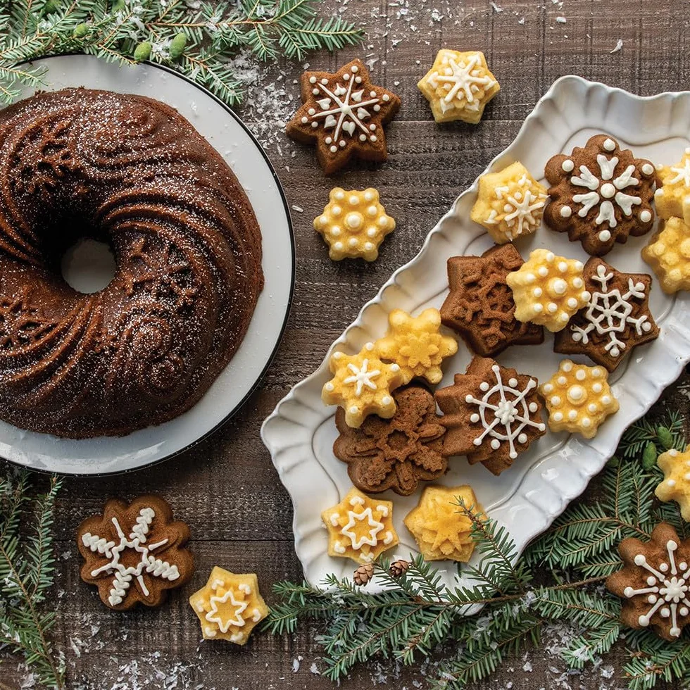 Nordic Ware Let It Snow Bundt - Molde antiadherente de aluminio, color plateado, (93648), capacidad para 10 tazas