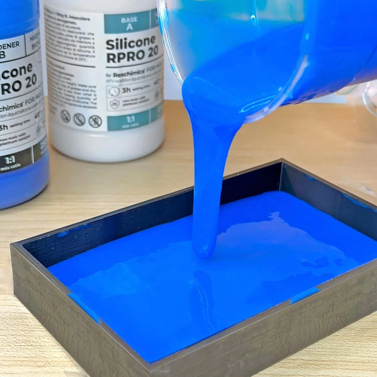 RESCHIMICA Silicona para Moldes Resistentes R PRO 20 (500 gr) Silicona Platino Para Hacer Moldes No Tóxica 1:1 Fácil de Usar Rápida Dureza Media 20 Shore para Resina Yeso y Fundición