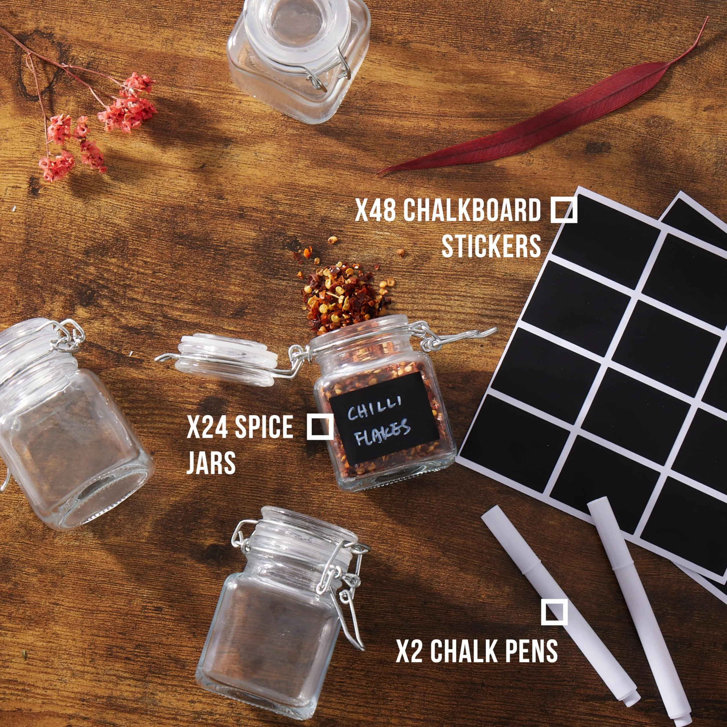 Oak & Steel - 24 Frascos de Vidrio Pequeños con Tapa de Clip, 100ML - Herméticos y Duraderos Tarro de Vidrio con 48 Etiquetas y 2 Tizas - Perfecto para Hierbas Especias Mermeladas Conservas
