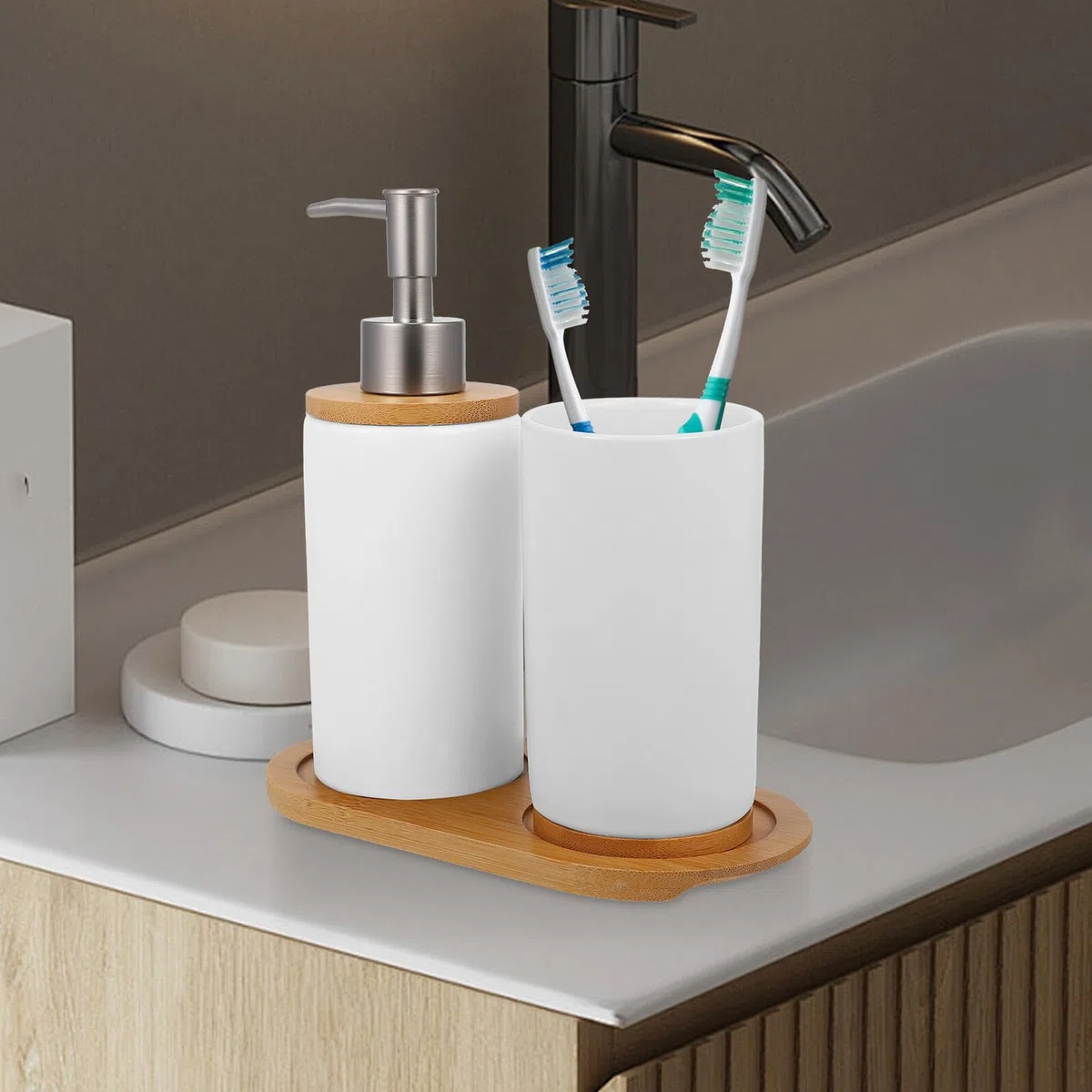 BESPORTBLE Juego de Accesorios de Baño de Cerámica Incluye Vaso para Cepillos de Dientes 350Ml Dispensador de Loción 430Ml y Base Adecuado para Baño y Uso Doméstico