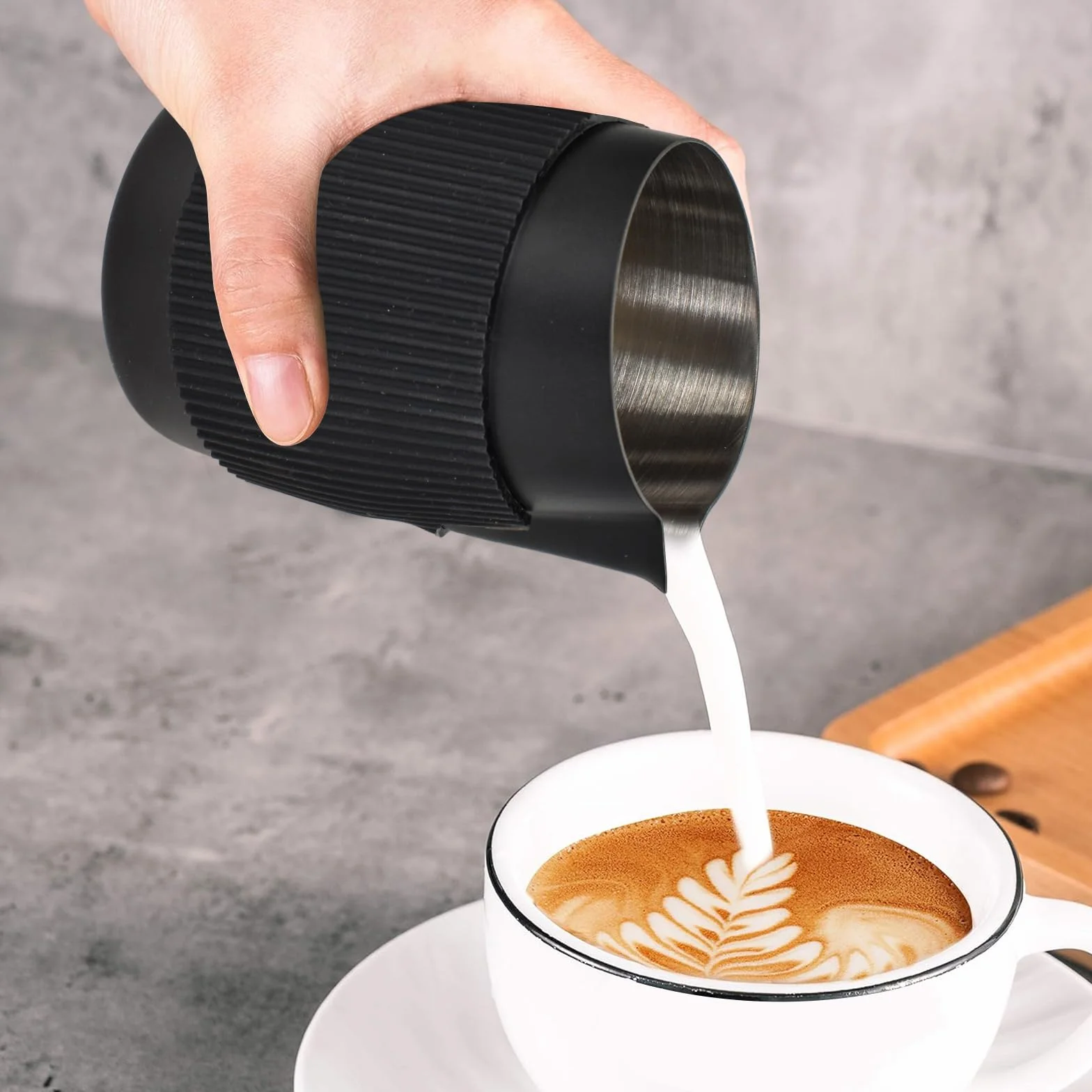 Jarra De Leche De Acero Inoxidable 420ml – Compacta Sin Mango – Barista – Para Capuchino Y Latte Art – Boquilla Afilada