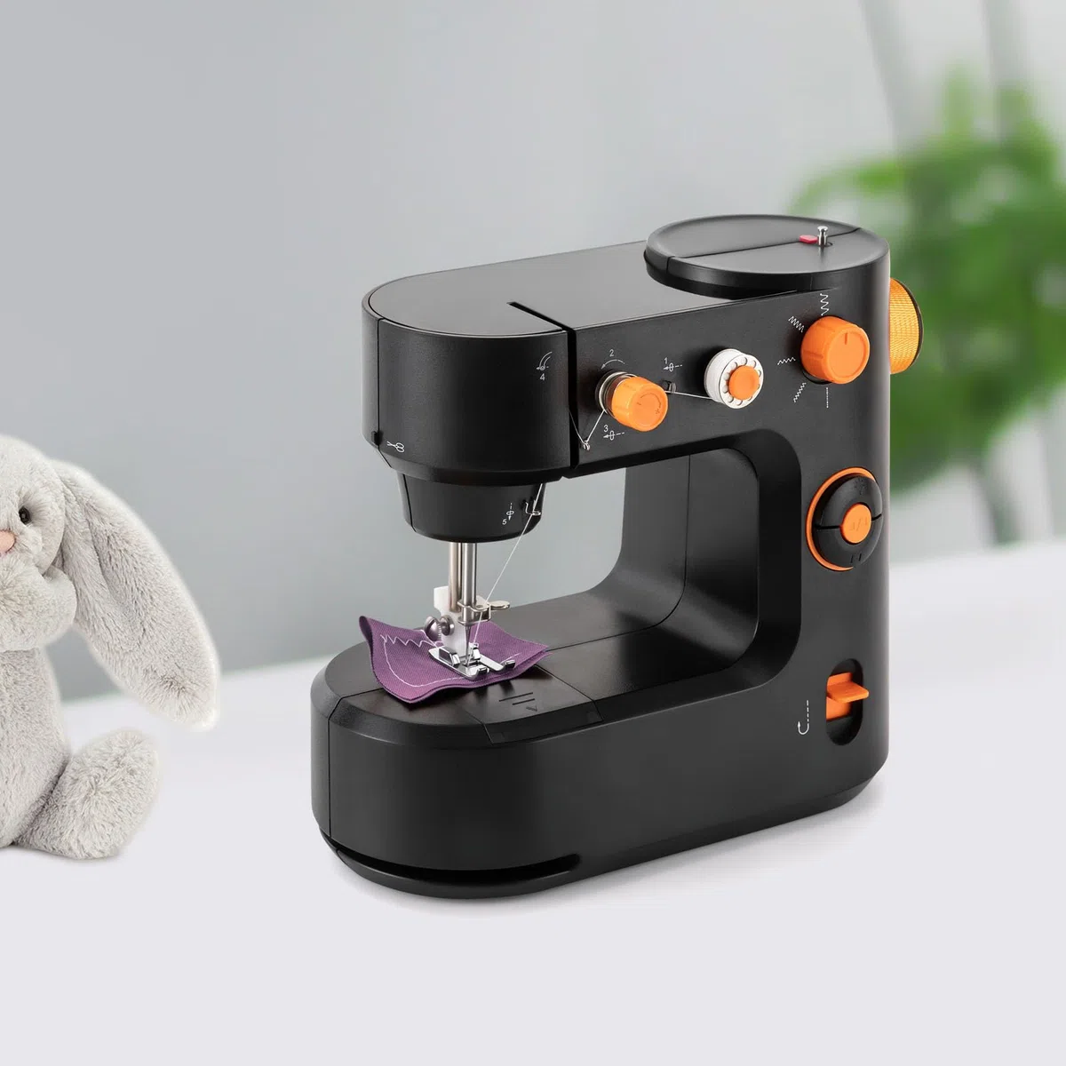 Máquina de coser manual para principiantes, mini máquina de coser eléctrica portátil con 5 programas de costura, pedal de mano y pie, luz de costura LED, FHSM 398, para ropa, pantalones, seda, gasa