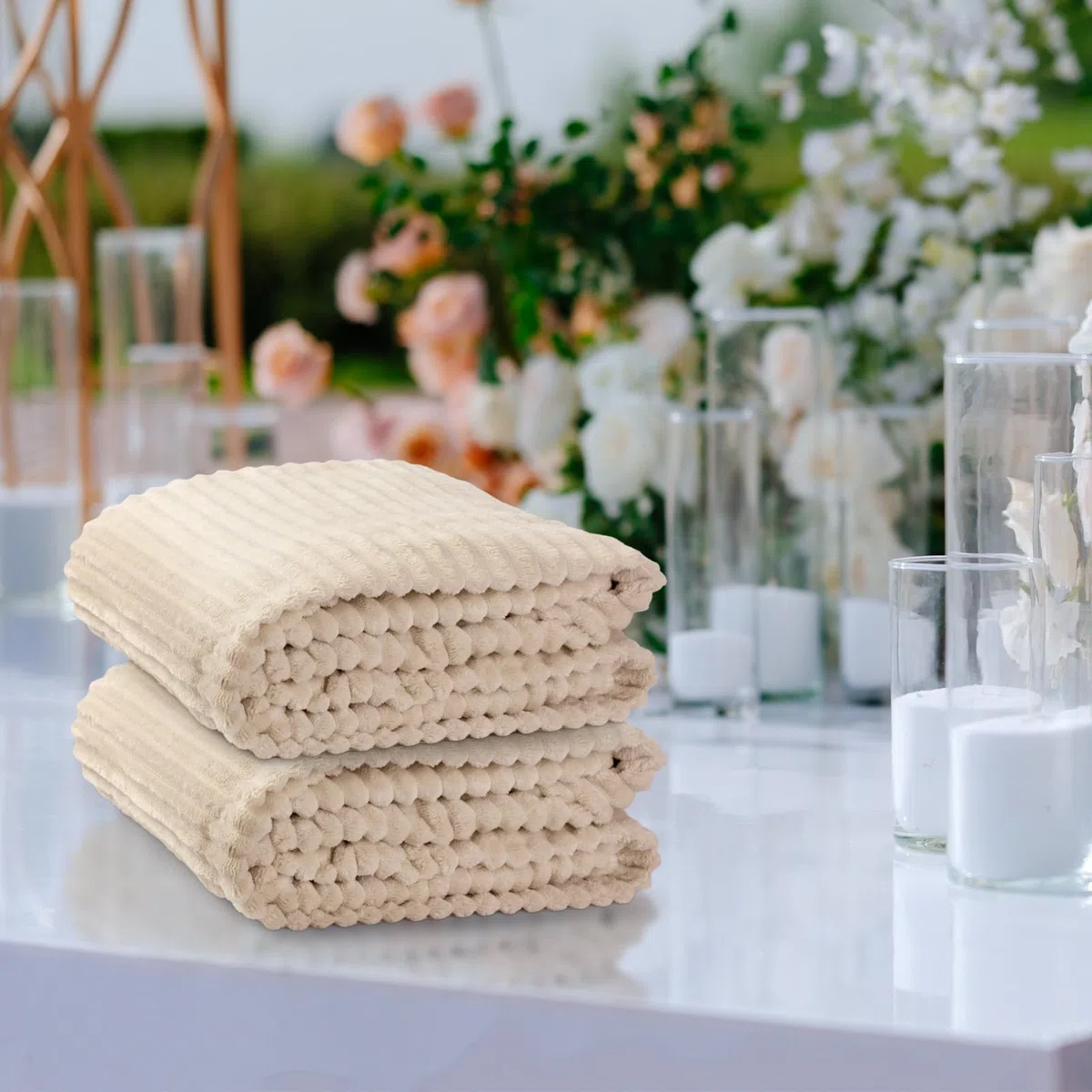 Buryeah 6 mantas de franela a granel de 50 x 60 pulgadas, mantas de forro polar suave a granel, manta ligera con tira para cama, sofá, habitación del hogar, regalos de boda e invierno (beige)