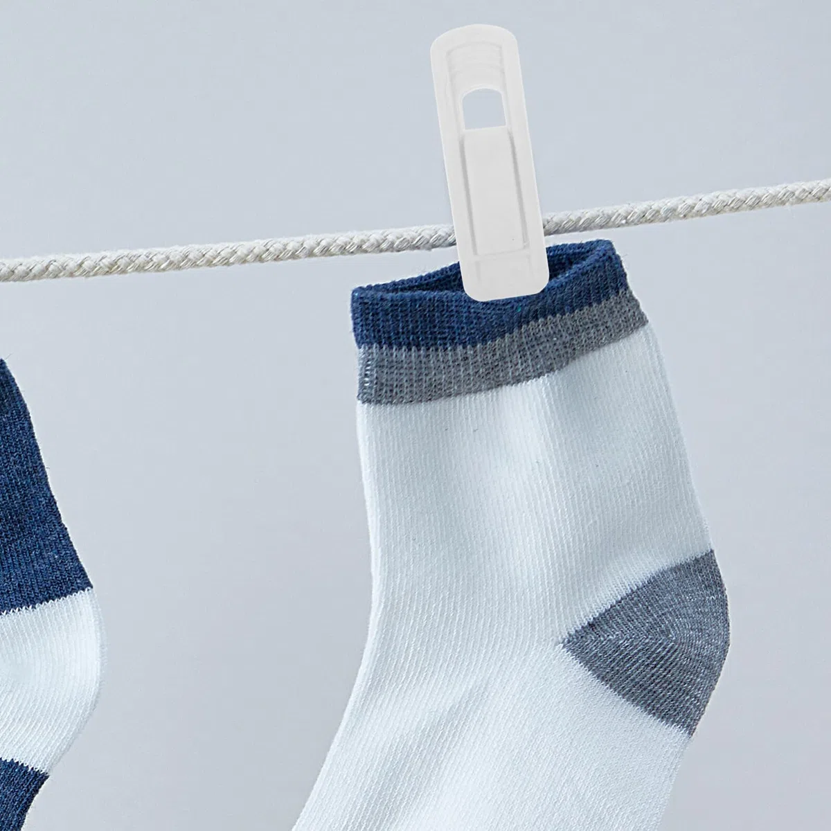 VALICLUD Pinzas para Tendedero de Plástico, 50 Unidades, Recubrimiento de Terciopelo Antideslizante, Resistentes al Viento para Ropa Delicada, Pantalones y Faldas, Uso Interior