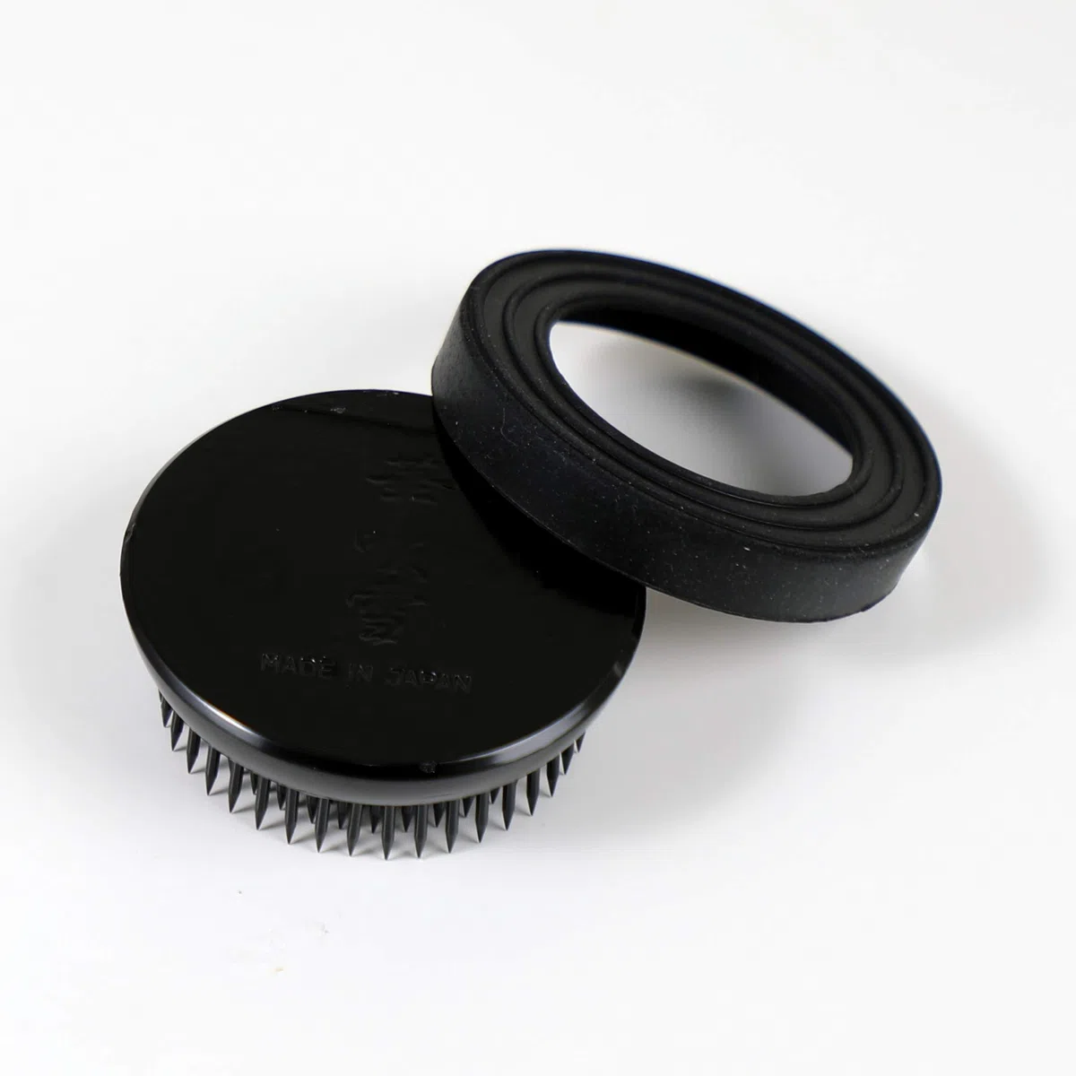 Wazakura Kenzan Redondo Negro para Ikebana (61mm) para Arreglos Florales, Hecho en Japón, Herramienta Japonesa para Ikebana Soporte de Alfileres para Flores - Kenzan Redondo Negro 61mm