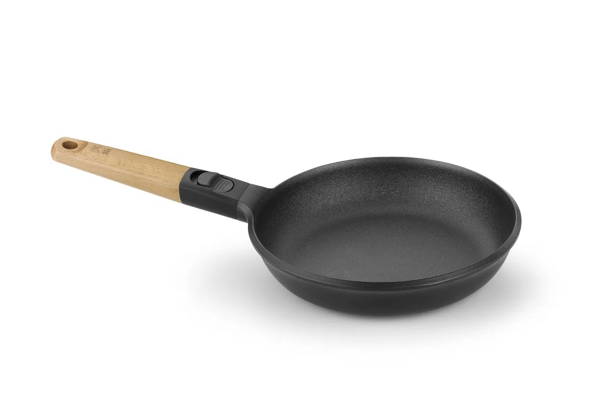 BRA Market Sartén 20 cm, aluminio fundido, mango desmontable madera natural, antiadherente tricapa sin PFOA, apta para todo tipo de cocinas incluido inducción