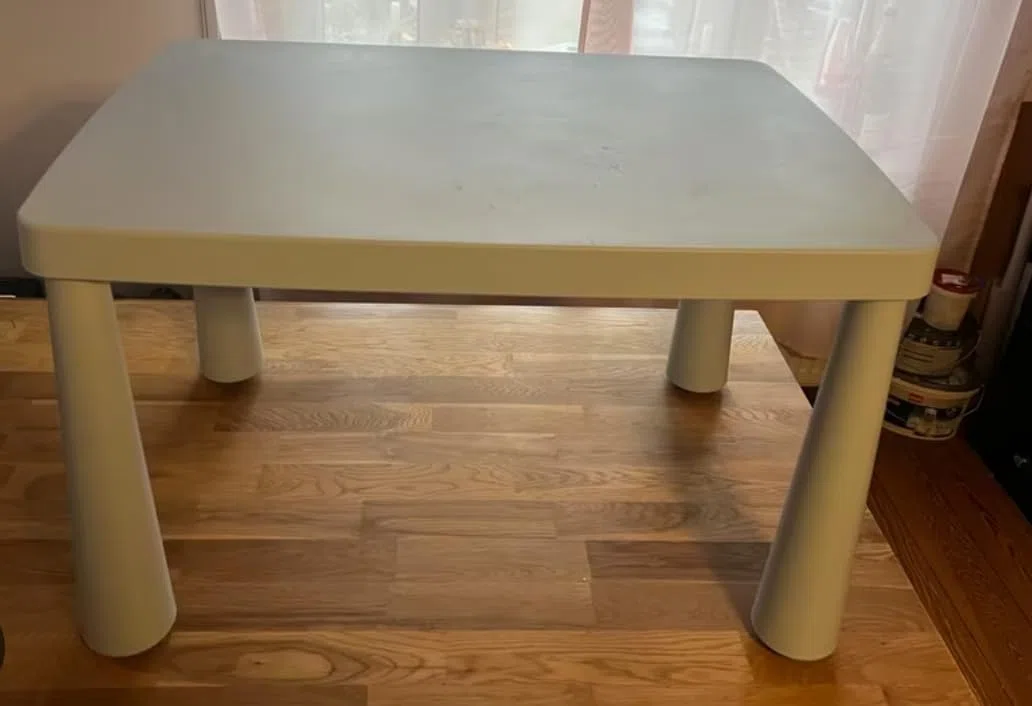 Ikea MAMMUT Mesa infantil, interior/exterior, 77x55 cm [blanco]