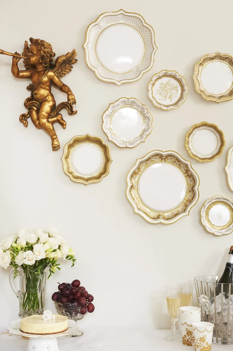 Talking Tables platos medios vintage ‘Party Porcelain Gold.’ Oro y blanco. Cartón. Paquete de 12.