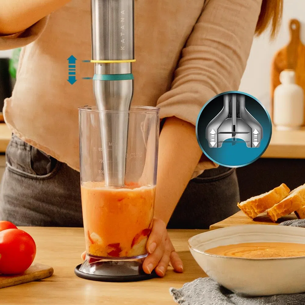 Cecotec Batidora de Mano Katana 12 Chop B. 1200 W, 21 Velocidades y Turbo, 4 Hojas con Titanio Negro, Campana antisalpicaduras, Pie extralargo, Vaso 800 ml, Kit de accesorios