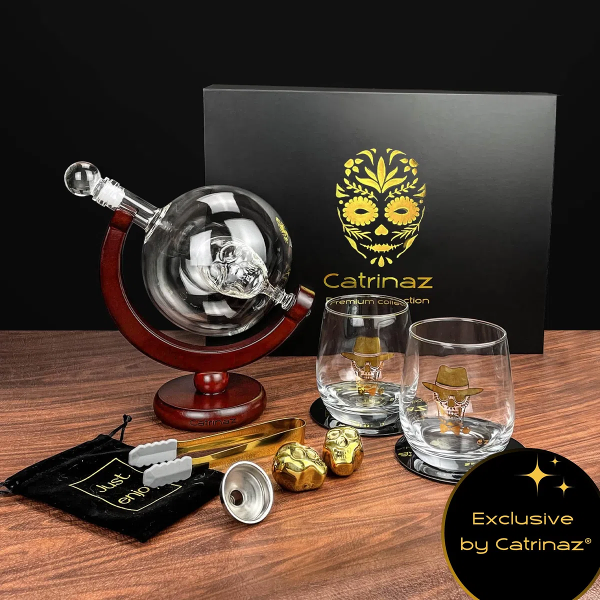 Jarra de Whisky - Juego de decantador de Whisky de Lujo - 0,9 L - Incl. 2 Piedras de Whisky de Calavera Dorada - 2 Vasos de Whisky - 2 Posavasos únicos