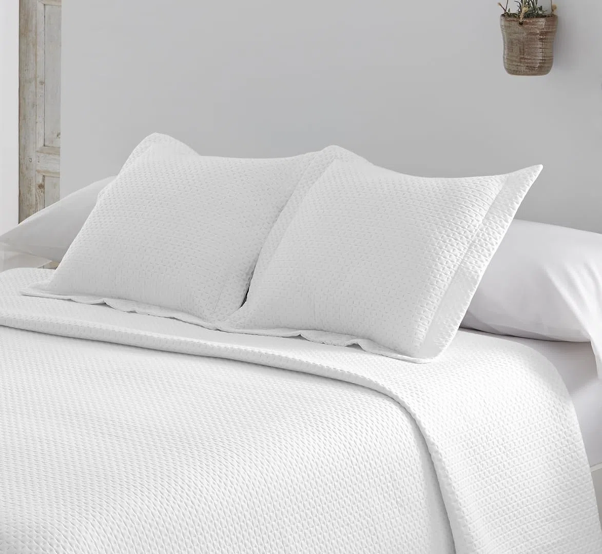 BOHEME | Colcha Reversible de Microfibra Blanca para Cama de 150 | + 2 Fundas de Cojín | 250x270 cm | Ligera y Transpirable | Ideal para Entretiempo