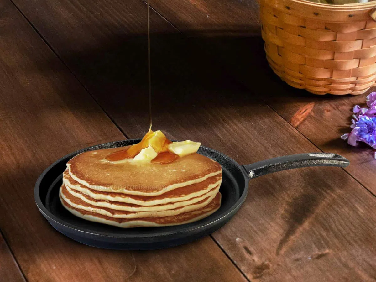 Tortillada – 26cm Plancha/Sartén de hierro fundido sazonado para Crepes + Soporte para mango caliente + E-book con 50 Recetas con Tortillas