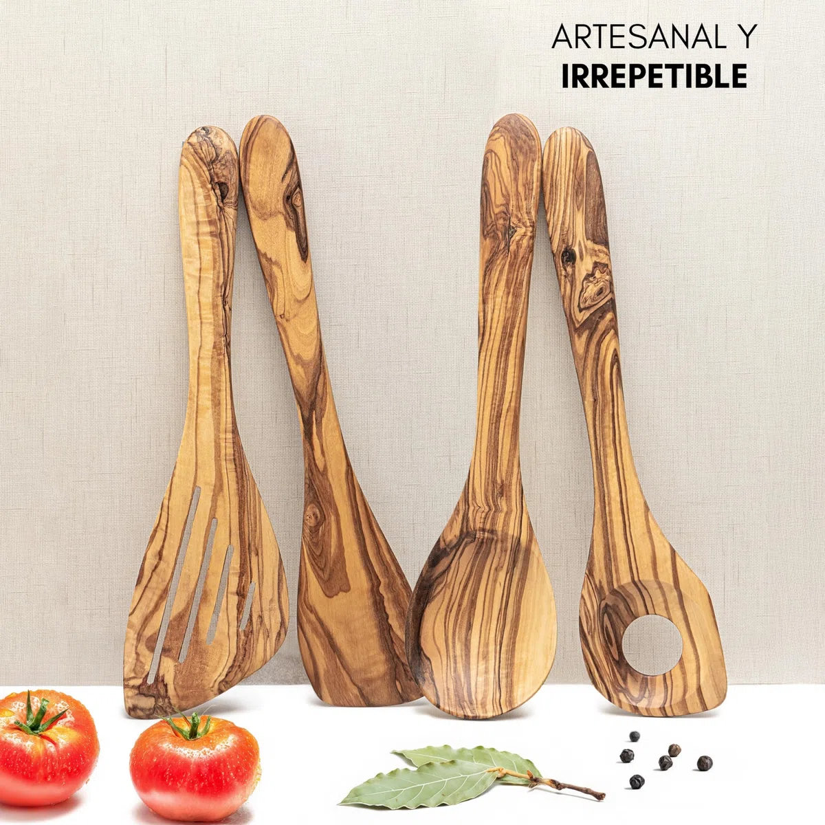 Erreke Utensilios de Cocina en Madera de Olivo Natural, Set de 4, Elegante | Juego de Utensilios de Cocina. Cuchara Madera. Espátula Cocina. Hecho a Mano. Estilo Mediterraneo. Para Cocina y Mesa