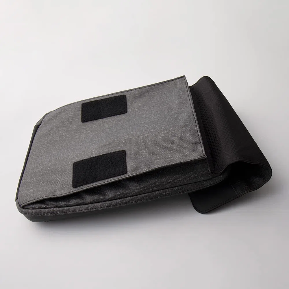 ETCHR Slate Mini Satchel – Bolso de Artista Impermeable - Morral Multifuncional para Suministros de Arte con Componentes para Organización de Herramientas y Placa de Montaje en Trípode