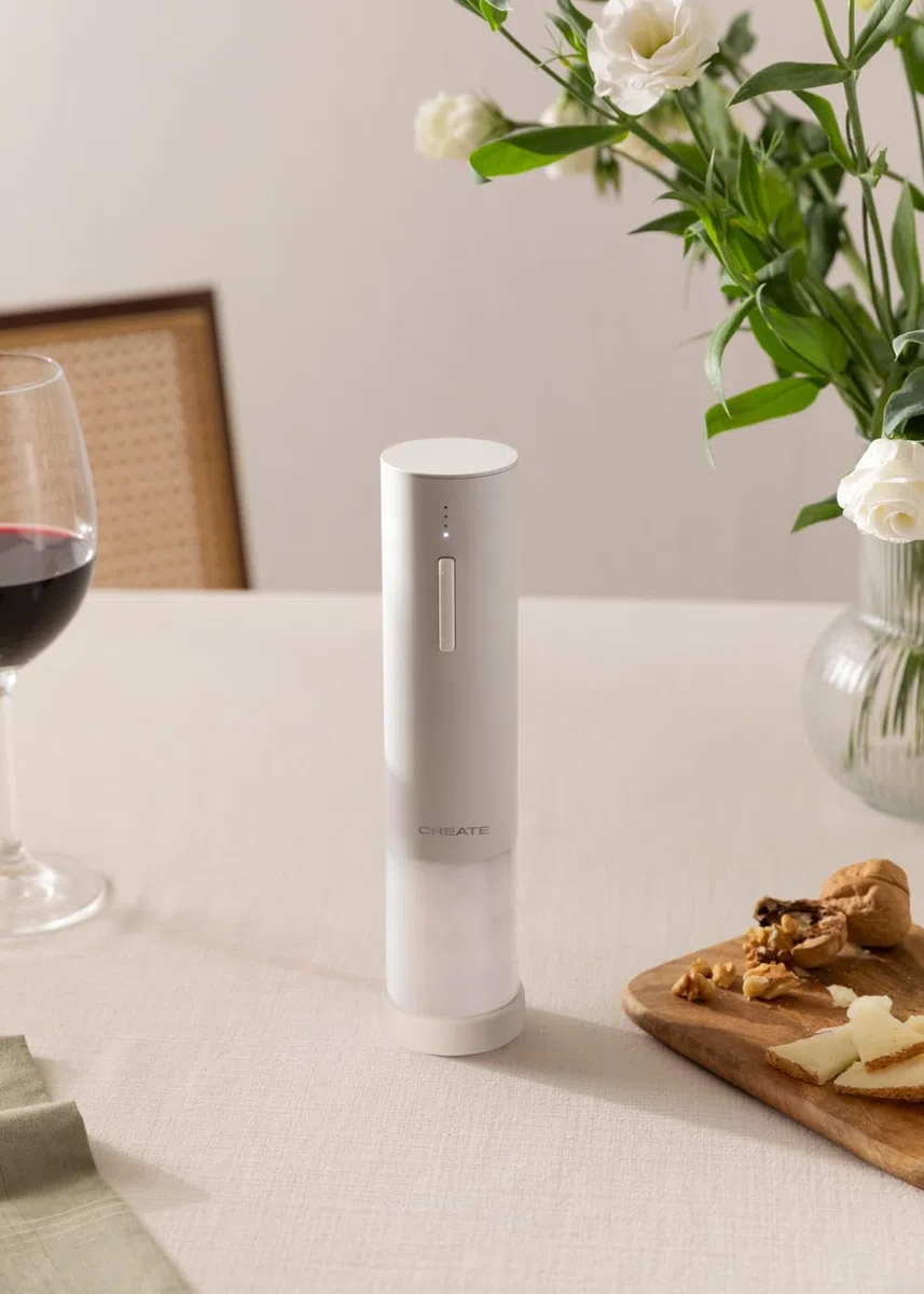 CREATE/WINE OPENER/Sacacorchos eléctrico con accesorios blanco roto/Autonomía para 50 botellas, 4 velocidades, indicador de batería, 4 accesorios, cargador USB-C, 15W