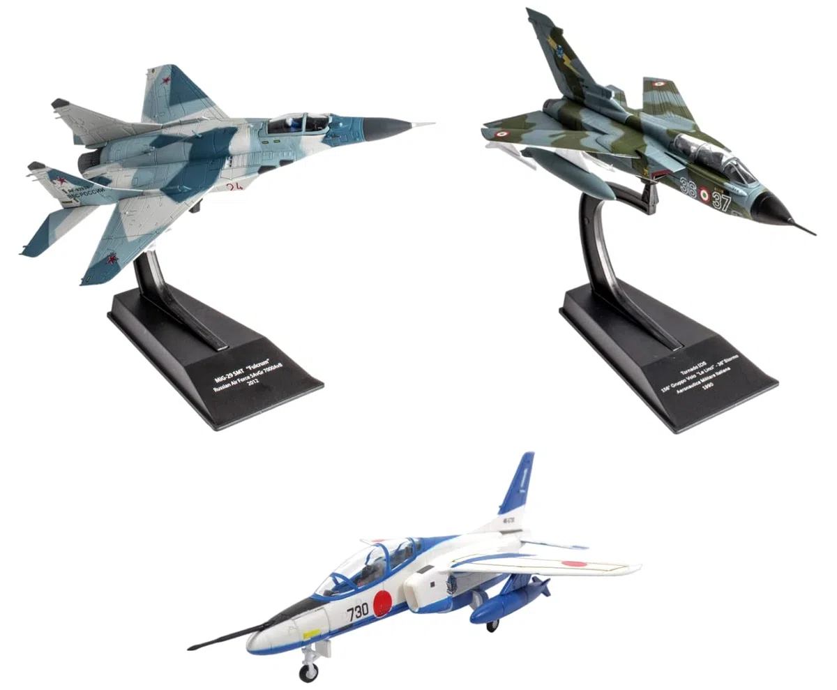 OPO 10 - Lote de 3 Aviones de Combate 1/100: Kawasaki T-4 Blue Impulse + MIG-29 SMT Fulcrum 2012 Russian Air Force + Tornado IDs 1990 Aeronautica Militare Italiana / SD4+CP02+03 / LSD56