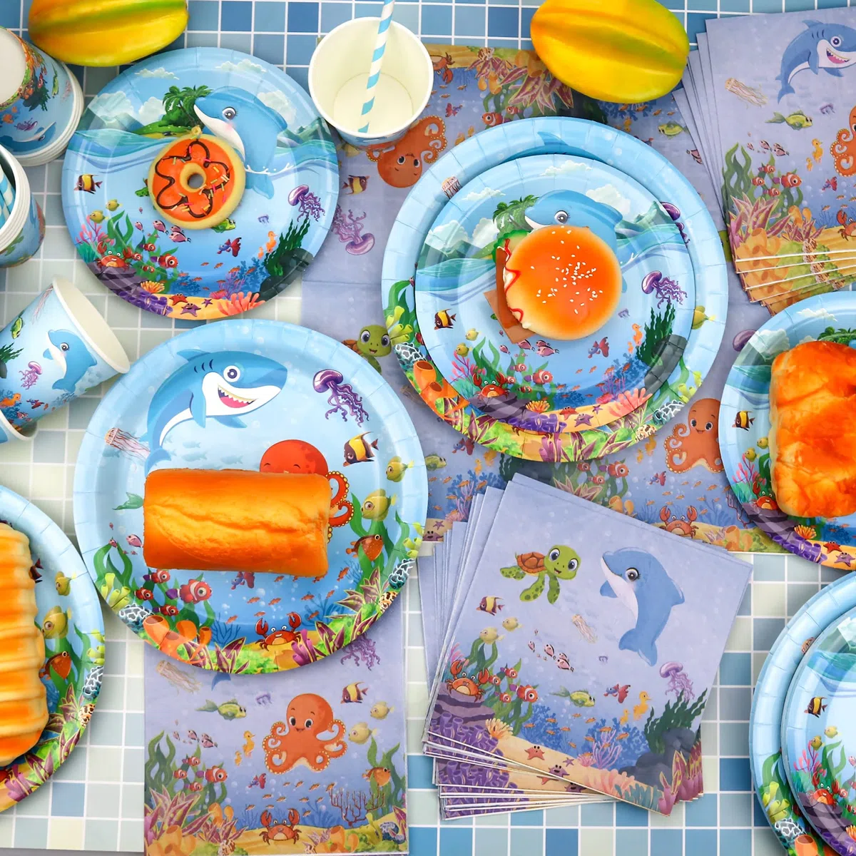 Suministros para fiestas temáticas bajo el mar - Vajilla para fiestas Ocean Sea - Platos llanos Postres Platos Vasos Servilletas Mantel Pajitas, sirve 40