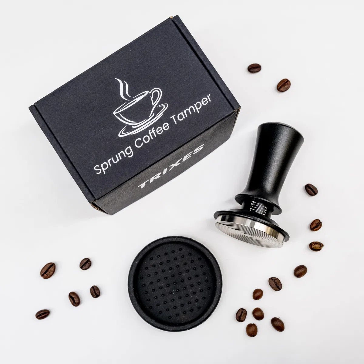 TRIXES Sprung - Prensador de café con alfombrilla – Tamper ajustable para espresso – Negro mate – Accesorio de preparación de café – Barista Essentials – Compatible con portafiltro de 54 mm