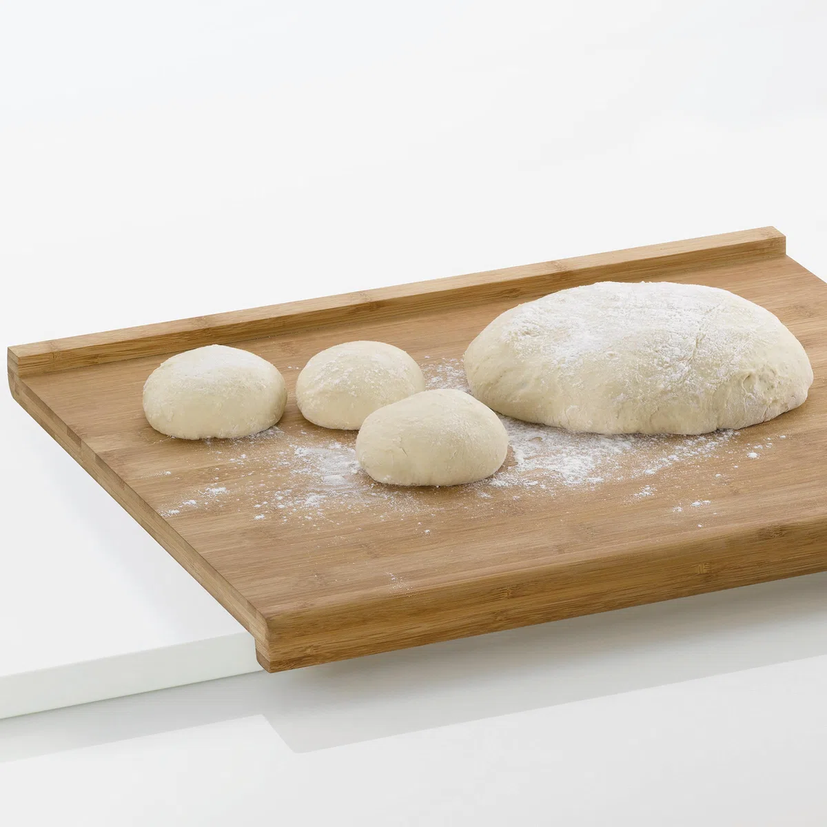 kela Tabla de cortar con bordes elevados 48 x 38 x 1,8 cm KIANA, tabla de bambú grande, reversible, tabla de cortar de madera, base para hornear